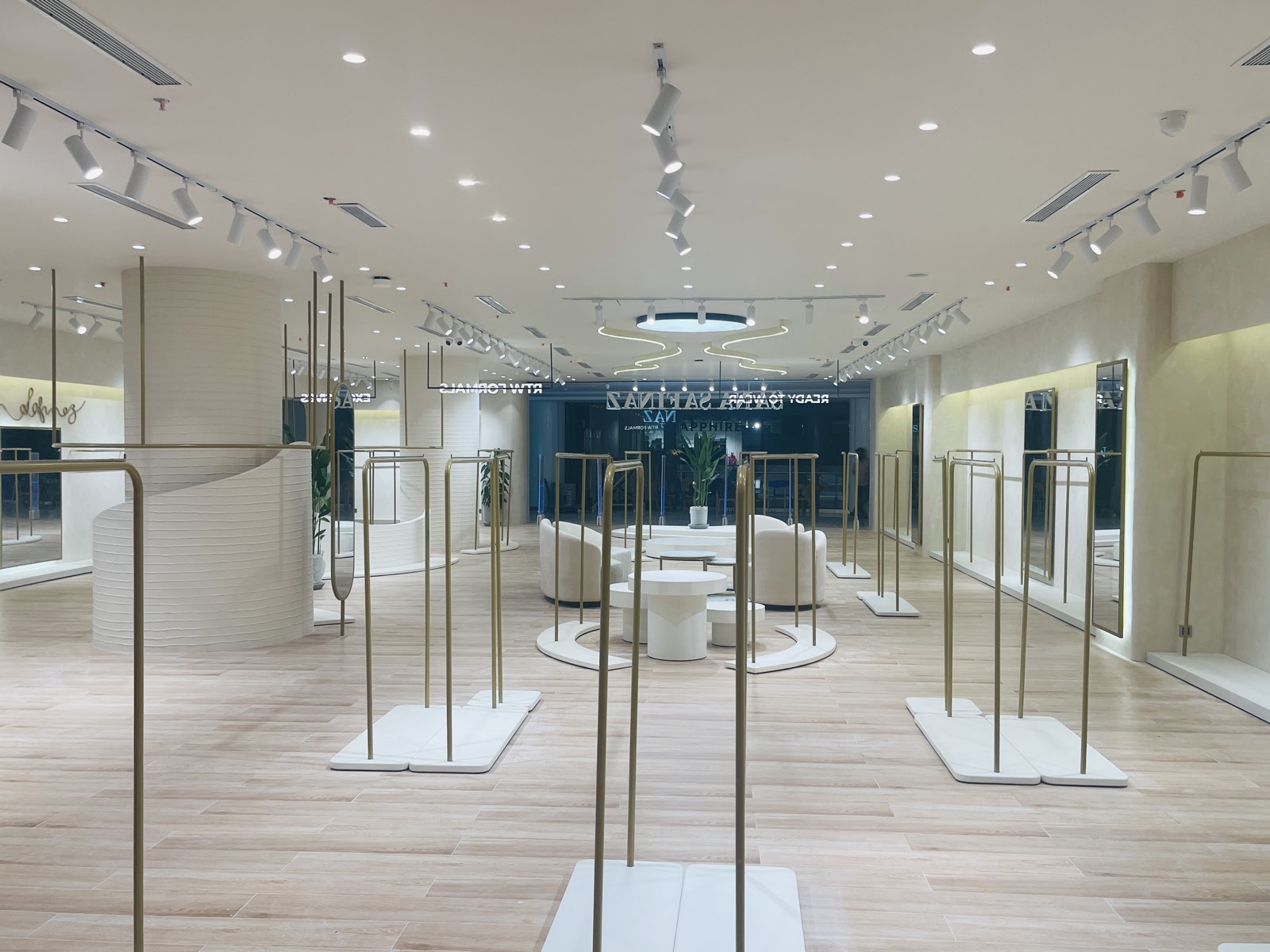 Sana Safinaz Flagship interior 8